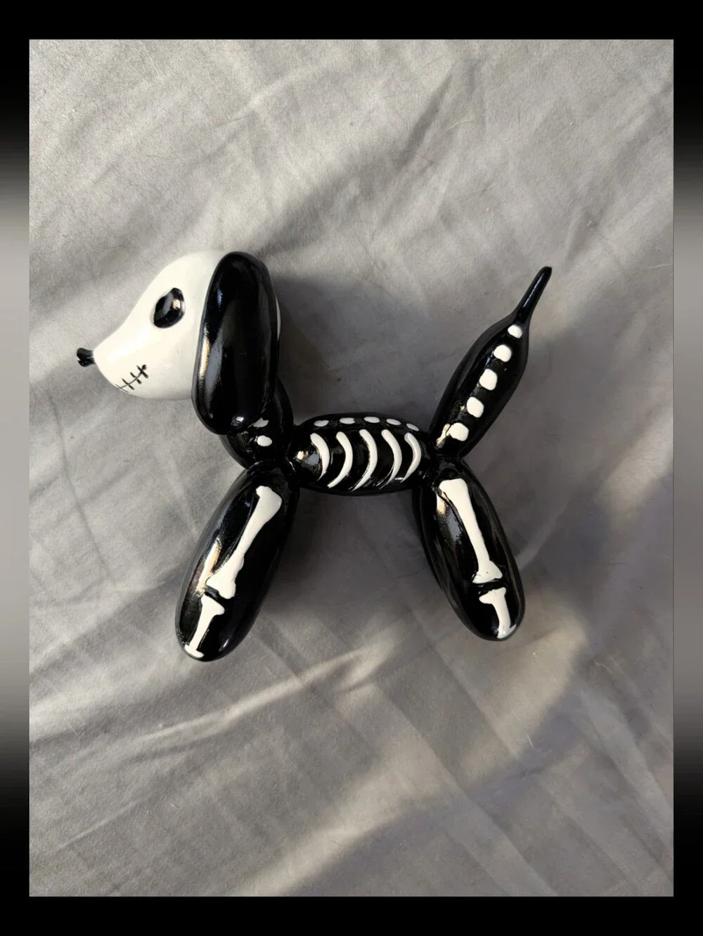 Black & White Skeleton Balloon Dog Figurine - Decorative Pet-Themed Accent